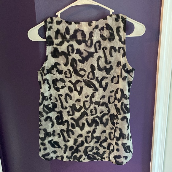 LOFT Women’s sleeveless blouse - Picture 2 of 5